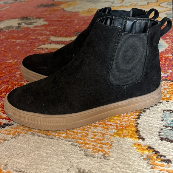 GAP Kids black boot size 4. - Picture 1 of 3